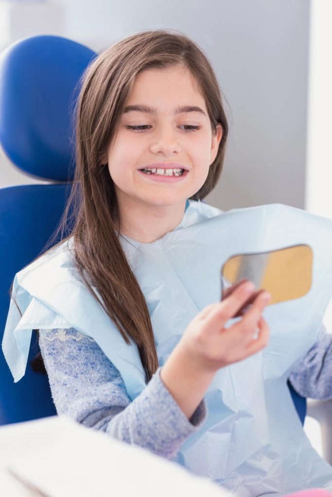Niños recibiendo atención odontopediátrica en la Clínica Dental Alberto García Valladolid