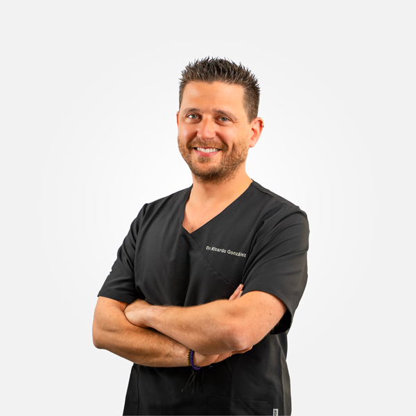 Ricardo González Pinto, especialista en odontología estética de Clínica Alberto García en Valladolid
