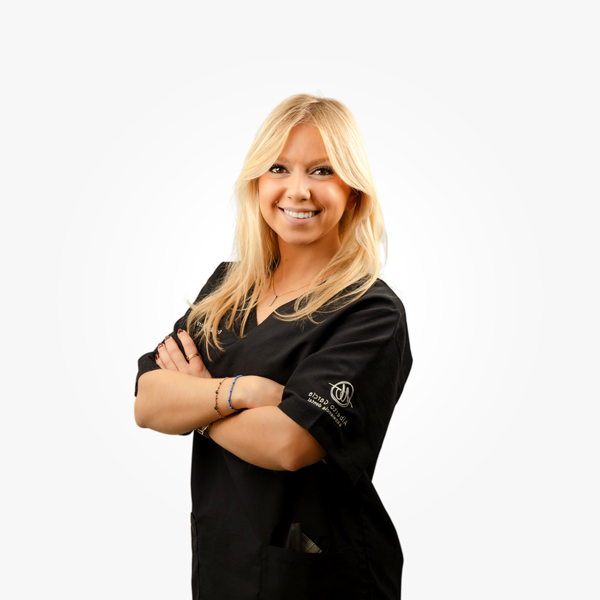 María, parte del equipo profesional de la Clínica Dental Alberto García en Valladolid